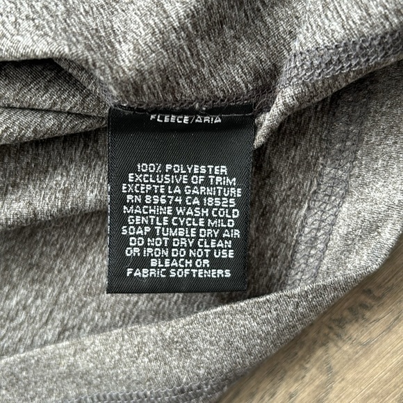 Mountain Hardwear Grey 1/2 zip long sleeve workout top - Picture 10 of 11